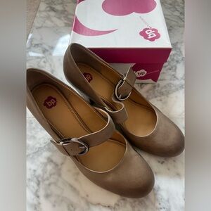 Nordstrom’s BP brand leather heels. EUC